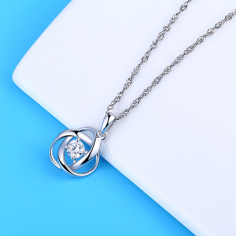 Lucky four-leaf clover pendant small fresh clavicle chain personality simple forest simple jewelry gift