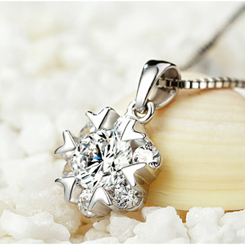 Silver necklace female short clavicle chain with jewelry 925 crystal pendant full diamond snowflake necklace