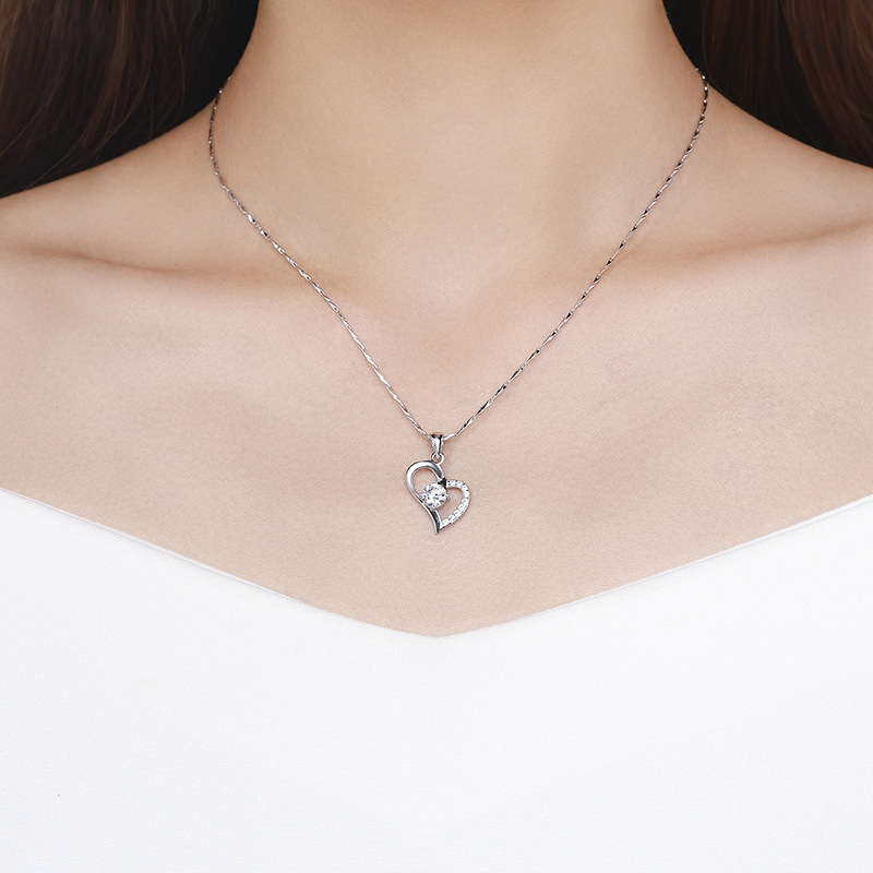 Fashion simple heart-shaped Korean style clavicle chain